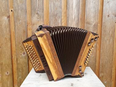 Steirische Harmonika Alpen "die Hölzerne" Olive G C F B 